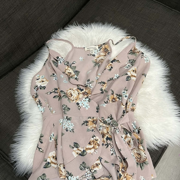 Monteau Floral Top with Pastel Hues - Picture 6 of 6